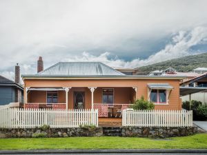 Albany Historic Cottage by the Bnb Collection