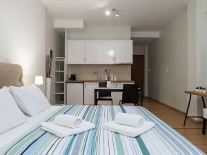 Anivia Apartments Airport by Airstay