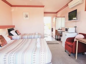 Mollymook Ocean View Motel Reward Long Stays - over 18's Only