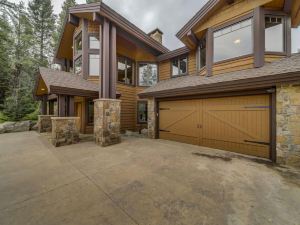 Bear Discovery Custom Tamarack Estate Home by Casago McCall - Donerightmanagement