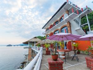 Traditional Sierra Leon Oceanfront Rooms