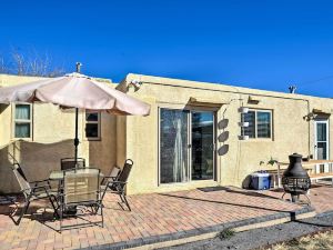 Vibrant ABQ Adobe Den: Mtn Views, Walk to Park!