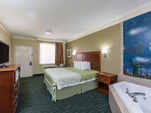 Days Inn & Suites by Wyndham Big Spring