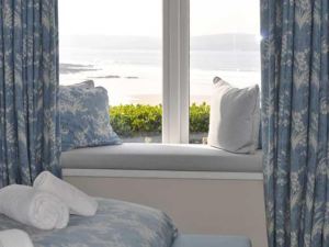 Gorgeous Apartment Only Yards from Polzeath Beach