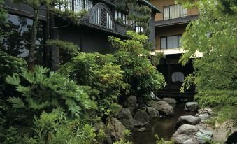 Yuraku Hotel