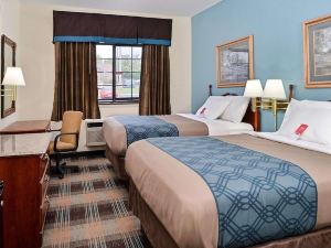 Econo Lodge Inn & Suites