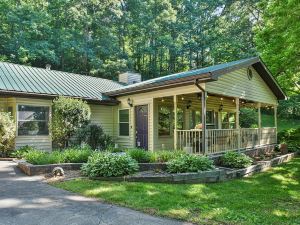 Mountain Retreat Hot Tub Asheville