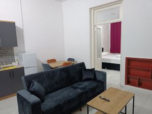 Karvi Hostel & Suites