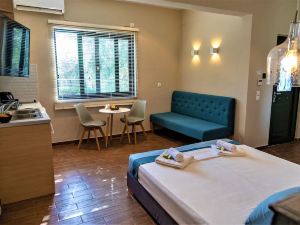 Ampoulos Rooms & Apartments