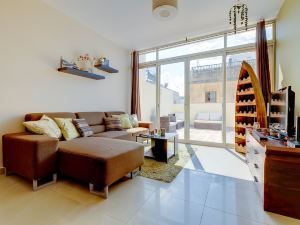 Cosy 1Br Penthouse Close to the Promenade