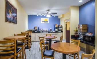 Days Inn & Suites by Wyndham Augusta Near Fort Eisenhower