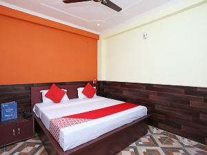 OYO 28801 Radhika Guest House