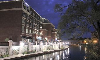 Hotel Indigo Naperville Riverwalk