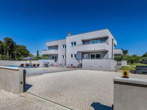 Villa D Pula 3-Bedrooms Luxury Accomodation