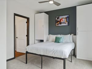 Cozysuites on Mass With Garage Parking 10