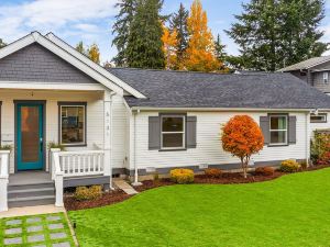 Walk to the Waterfront - Charmwood House in Tacoma