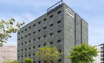 Moyen Hotel