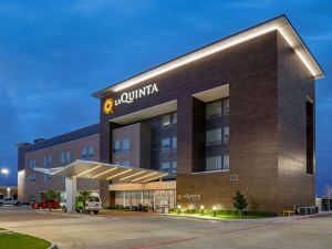 La Quinta Inn & Suites by Wyndham Plano Legacy Frisco