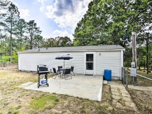 Cozy House w/ Huge Yard ~ 16 Mi to Fort Bragg