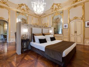 Palazzo Del Carretto-Art Apartments and Guesthouse