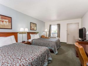 Days Inn by Wyndham Raleigh Glenwood-Crabtree