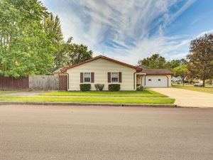 Peaceful Home Near Youngstown: Fenced Backyard!