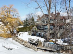 Chalet Chaleureux Sur Le Bord De L'eau Naviguable