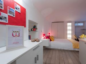 Red Studio Near Porta Nuova by Wonderful Italy