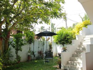 Suramya Villa - Luxurious Apartment in Galle