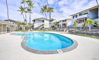 Sunny Central Condo Lanai and Community Pool Access