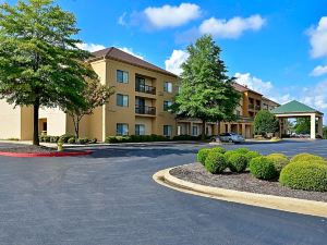 Courtyard Bentonville