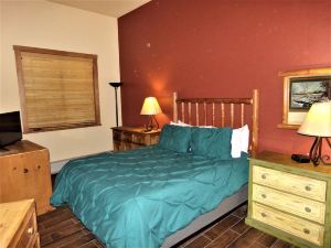 Arapahoe Lodge 1 Bed 1 Bath B