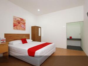 RedDoorz Plus Near Plaza Indonesia