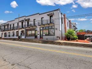 Penthouse Loft- Balcony over Downtown Statesboro