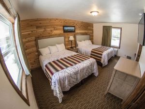 Stagecoach Inn & Suites