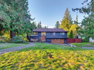 Mount Vernon Home w/ Private Hot Tub