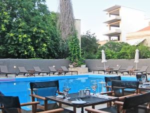 Amphitryon City Hotel