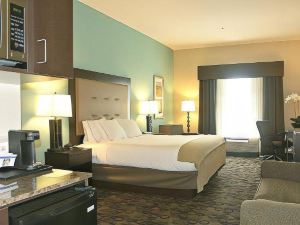 Holiday Inn Express & Suites Cleveland Northwest