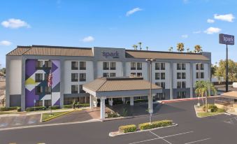 Spark by Hilton Bakersfield Central