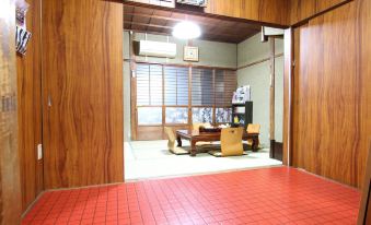 2 Floors Japanese Style, Direct to KIX, 10Mins Train to Namba, 5Mins Walk to Stn , 2-6Ppl