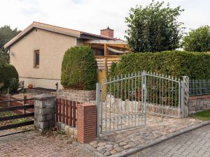 Cozy Apartment Near Sea in Warin