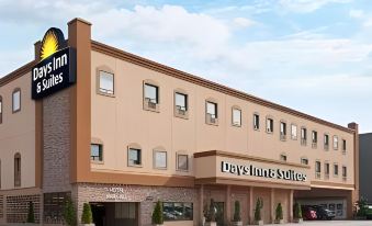 Days Inn & Suites by Wyndham Sault Ste. Marie on