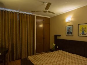 Room in BB - Hauz Khas 3 Rooms Bnb