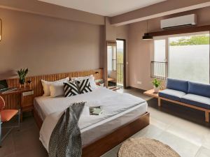 Minimalist Poshtel & Suites