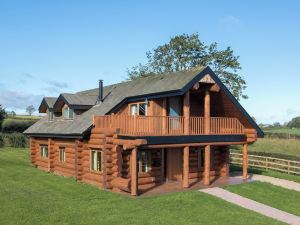 Traditional Scandinavian/north American Log Home