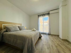 Bright Apartment Near Granada Center