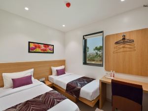 Hotel Leafio-Near Airport