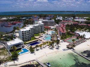 Aquamarina Beach Hotel Cancun