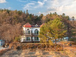 Hongcheon Vivaldi Castle Pension