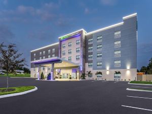 Holiday Inn Express & Suites Tampa Stadium - Airport Area